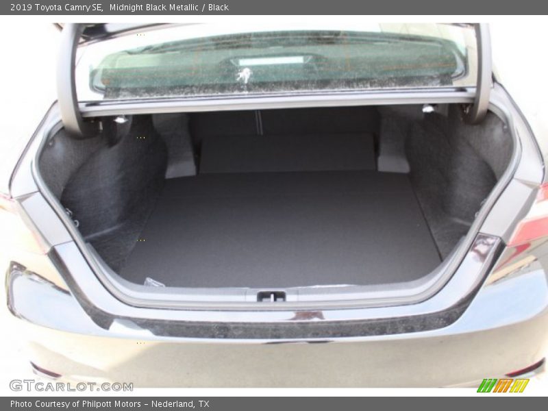 Midnight Black Metallic / Black 2019 Toyota Camry SE