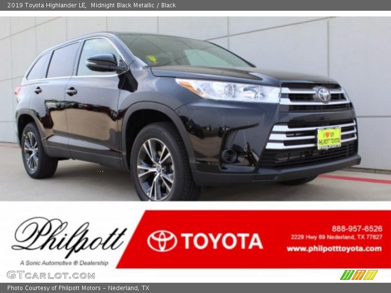 Midnight Black Metallic / Black 2019 Toyota Highlander LE