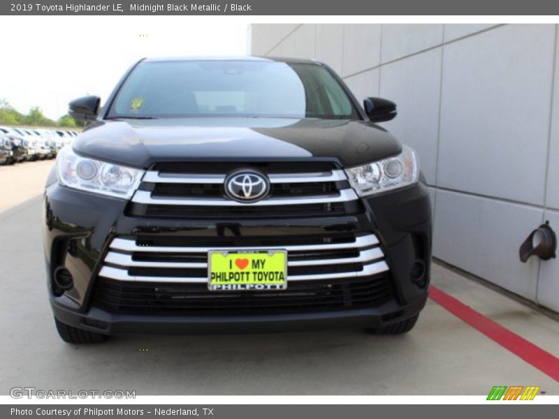 Midnight Black Metallic / Black 2019 Toyota Highlander LE
