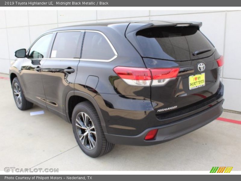 Midnight Black Metallic / Black 2019 Toyota Highlander LE