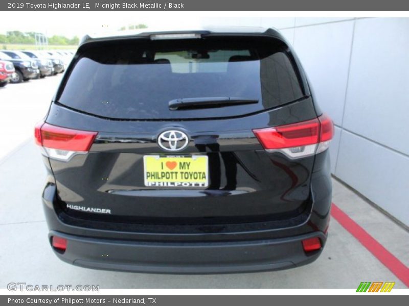Midnight Black Metallic / Black 2019 Toyota Highlander LE