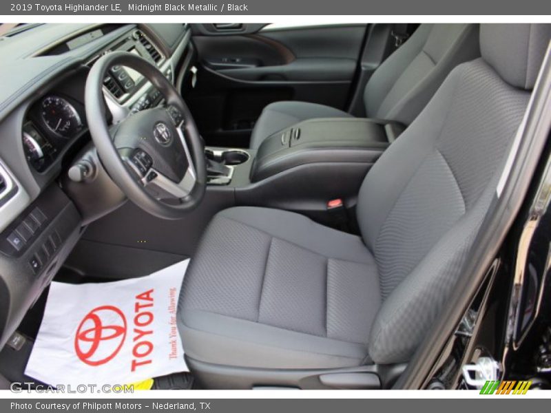 Midnight Black Metallic / Black 2019 Toyota Highlander LE