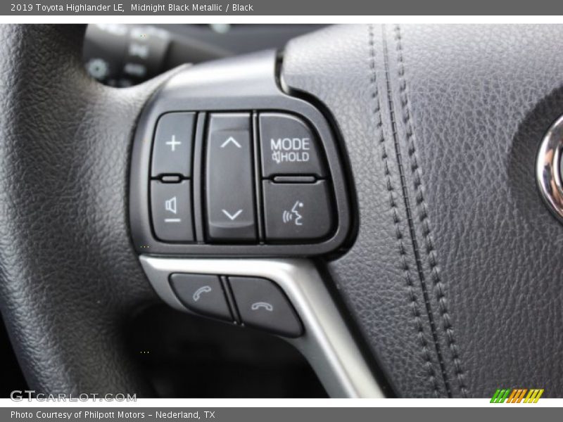 Midnight Black Metallic / Black 2019 Toyota Highlander LE