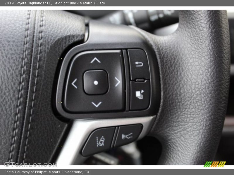 Midnight Black Metallic / Black 2019 Toyota Highlander LE
