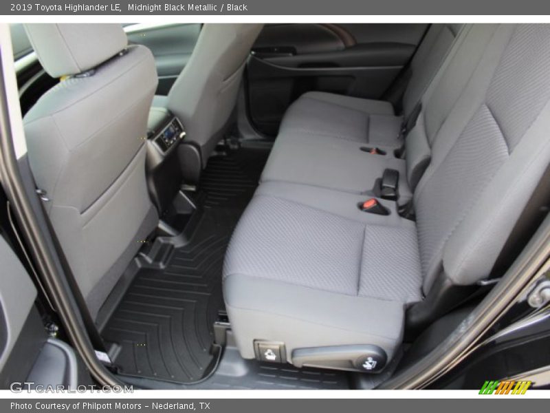 Midnight Black Metallic / Black 2019 Toyota Highlander LE