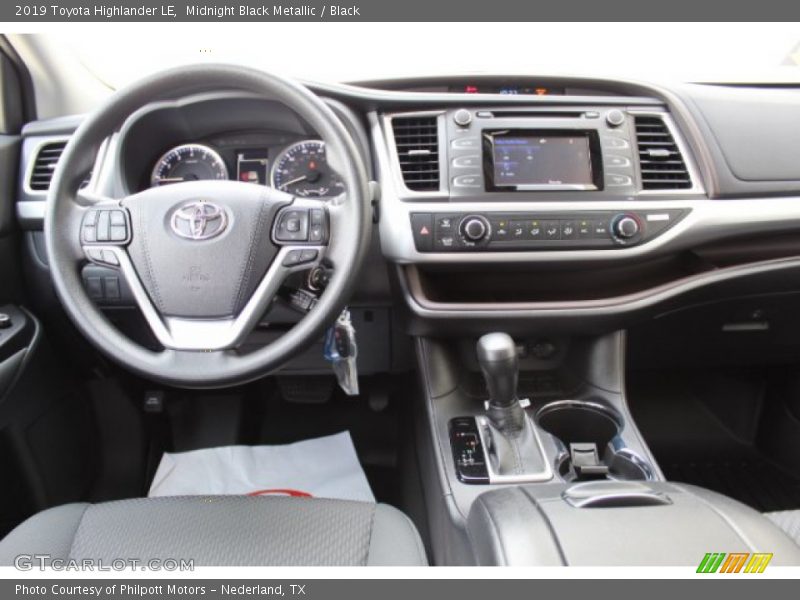 Midnight Black Metallic / Black 2019 Toyota Highlander LE