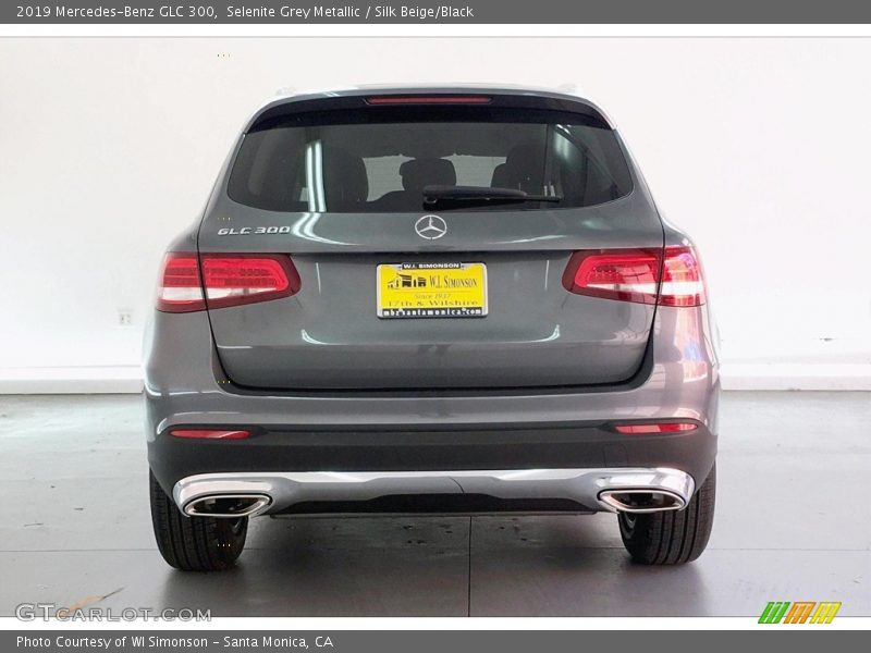 Selenite Grey Metallic / Silk Beige/Black 2019 Mercedes-Benz GLC 300