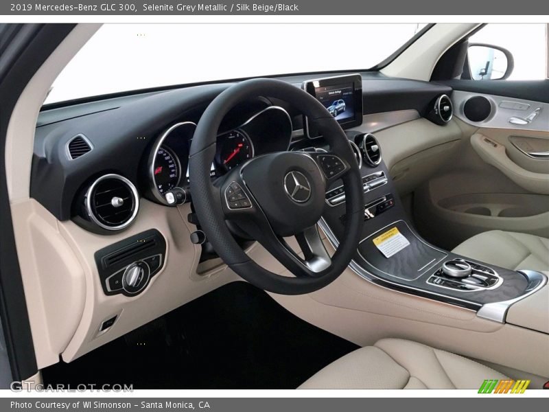 Selenite Grey Metallic / Silk Beige/Black 2019 Mercedes-Benz GLC 300