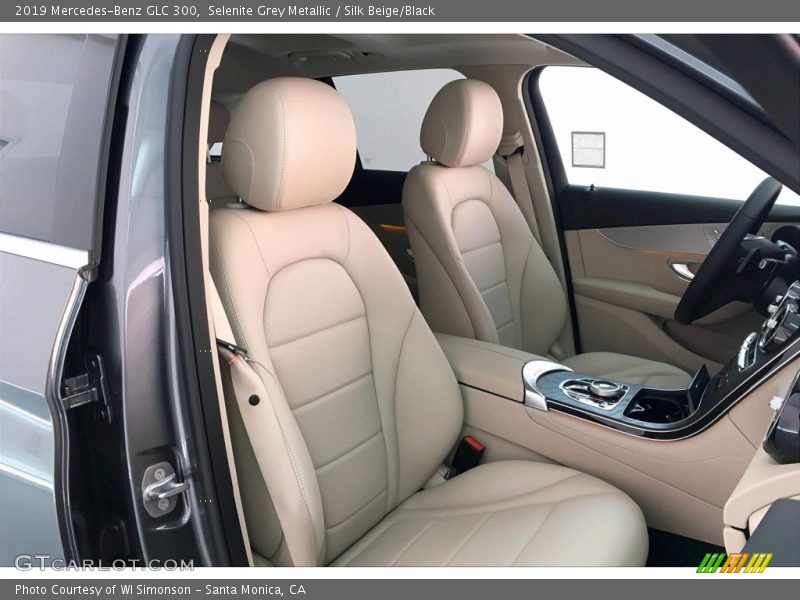 Selenite Grey Metallic / Silk Beige/Black 2019 Mercedes-Benz GLC 300