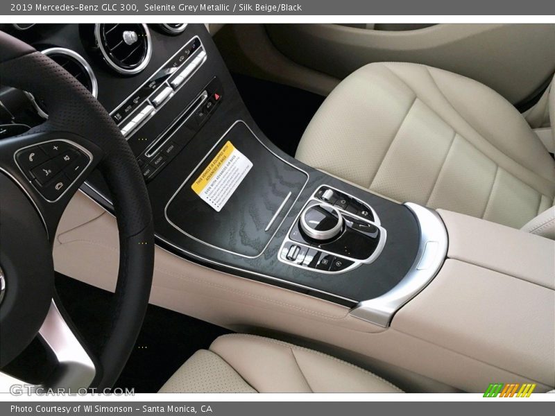 Selenite Grey Metallic / Silk Beige/Black 2019 Mercedes-Benz GLC 300