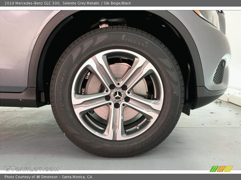Selenite Grey Metallic / Silk Beige/Black 2019 Mercedes-Benz GLC 300