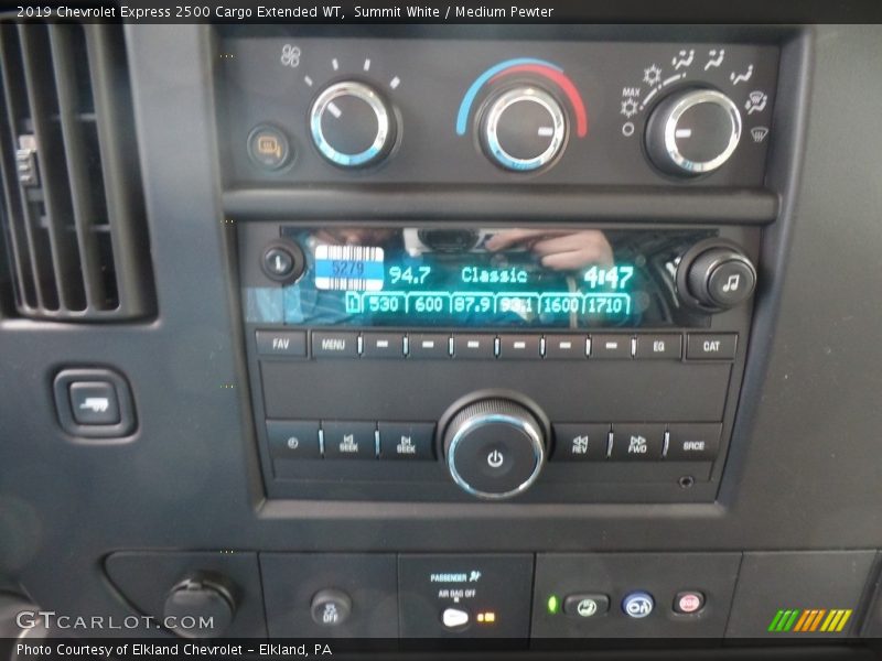 Summit White / Medium Pewter 2019 Chevrolet Express 2500 Cargo Extended WT