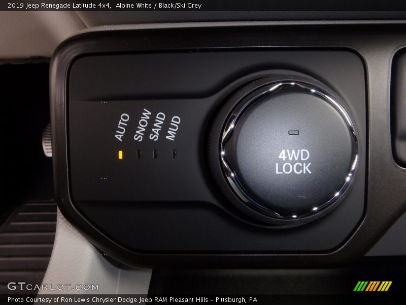 Alpine White / Black/Ski Grey 2019 Jeep Renegade Latitude 4x4