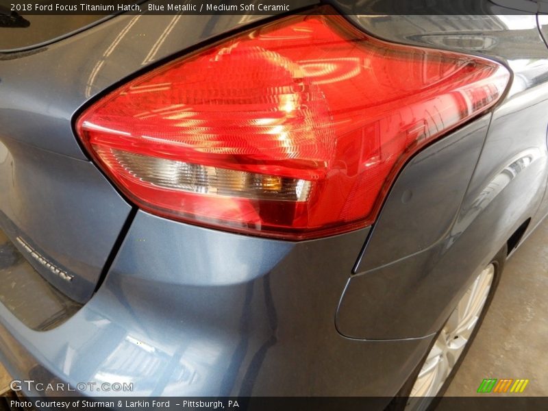Blue Metallic / Medium Soft Ceramic 2018 Ford Focus Titanium Hatch
