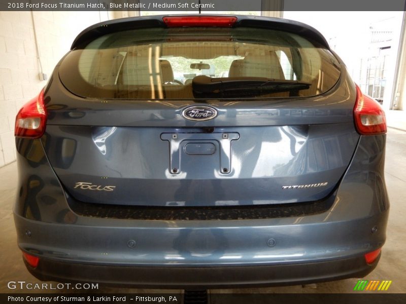 Blue Metallic / Medium Soft Ceramic 2018 Ford Focus Titanium Hatch