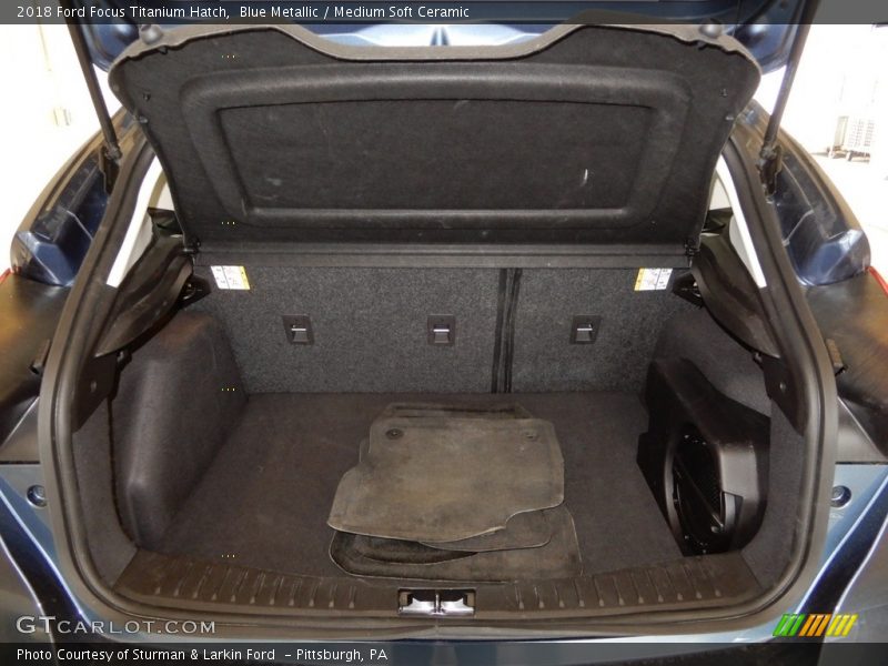 Blue Metallic / Medium Soft Ceramic 2018 Ford Focus Titanium Hatch