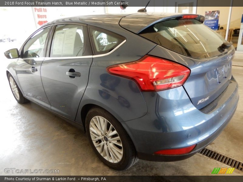 Blue Metallic / Medium Soft Ceramic 2018 Ford Focus Titanium Hatch