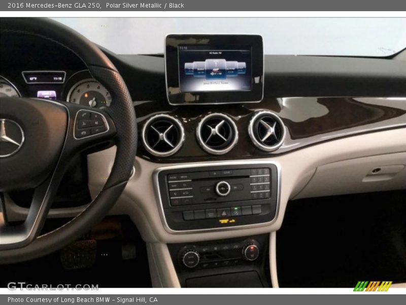 Polar Silver Metallic / Black 2016 Mercedes-Benz GLA 250