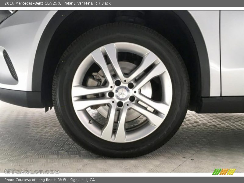 Polar Silver Metallic / Black 2016 Mercedes-Benz GLA 250