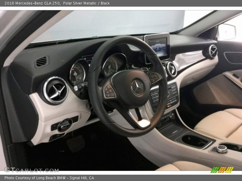 Polar Silver Metallic / Black 2016 Mercedes-Benz GLA 250