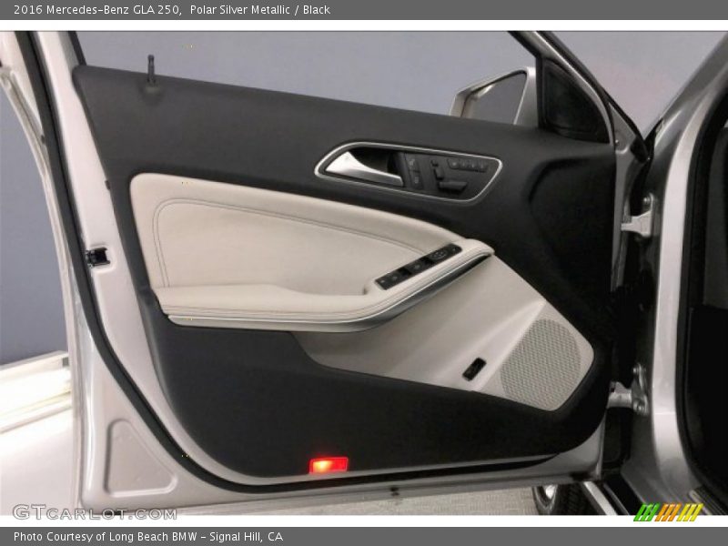 Polar Silver Metallic / Black 2016 Mercedes-Benz GLA 250