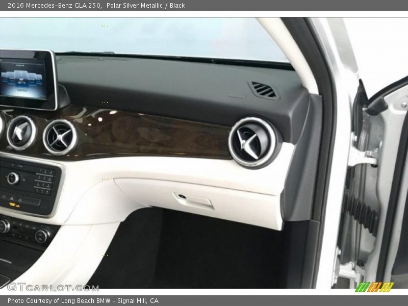 Polar Silver Metallic / Black 2016 Mercedes-Benz GLA 250