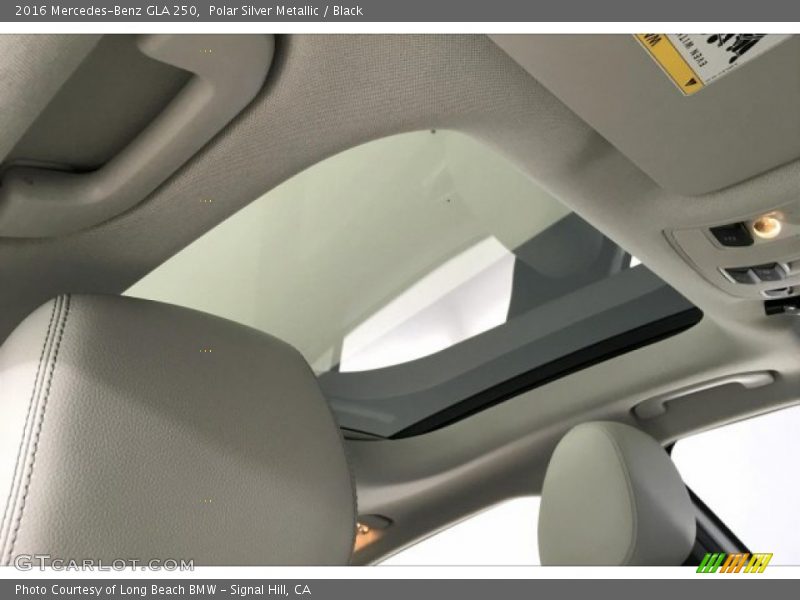 Polar Silver Metallic / Black 2016 Mercedes-Benz GLA 250