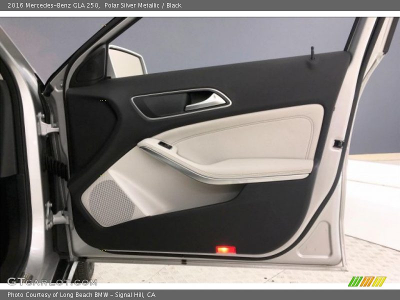 Polar Silver Metallic / Black 2016 Mercedes-Benz GLA 250