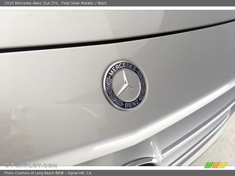 Polar Silver Metallic / Black 2016 Mercedes-Benz GLA 250