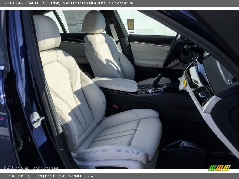Front Seat of 2019 5 Series 530i Sedan
