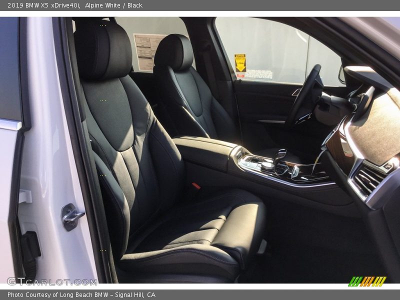 Alpine White / Black 2019 BMW X5 xDrive40i