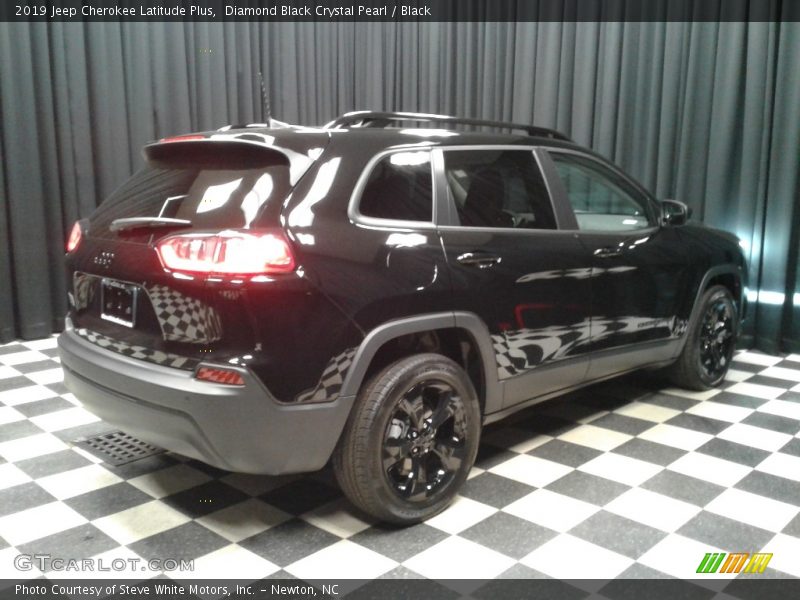 Diamond Black Crystal Pearl / Black 2019 Jeep Cherokee Latitude Plus