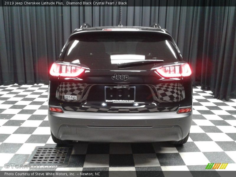 Diamond Black Crystal Pearl / Black 2019 Jeep Cherokee Latitude Plus