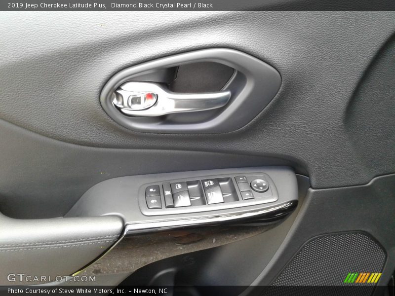 Diamond Black Crystal Pearl / Black 2019 Jeep Cherokee Latitude Plus