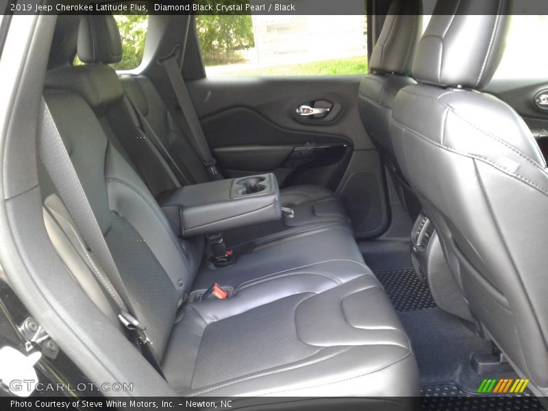 Diamond Black Crystal Pearl / Black 2019 Jeep Cherokee Latitude Plus