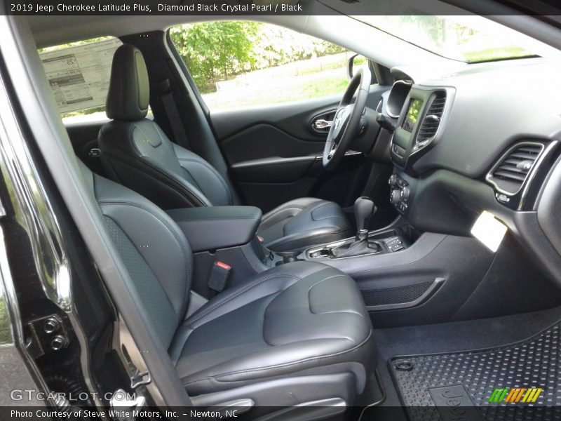 Diamond Black Crystal Pearl / Black 2019 Jeep Cherokee Latitude Plus