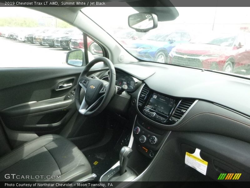 Summit White / Jet Black 2019 Chevrolet Trax LT AWD