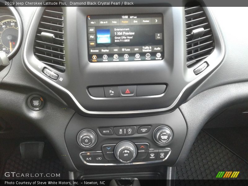 Diamond Black Crystal Pearl / Black 2019 Jeep Cherokee Latitude Plus