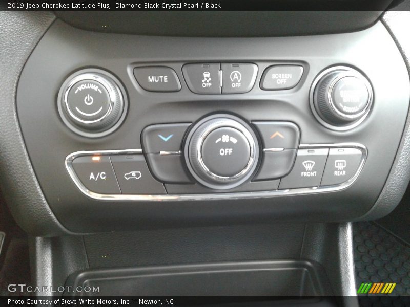 Diamond Black Crystal Pearl / Black 2019 Jeep Cherokee Latitude Plus