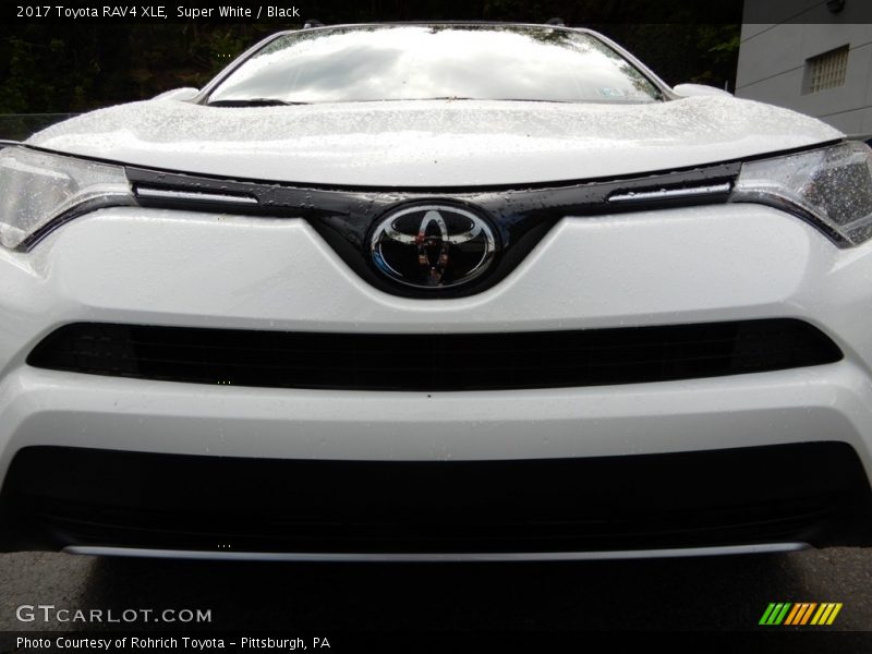 Super White / Black 2017 Toyota RAV4 XLE