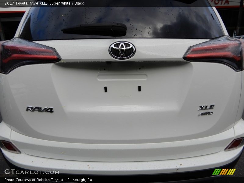 Super White / Black 2017 Toyota RAV4 XLE
