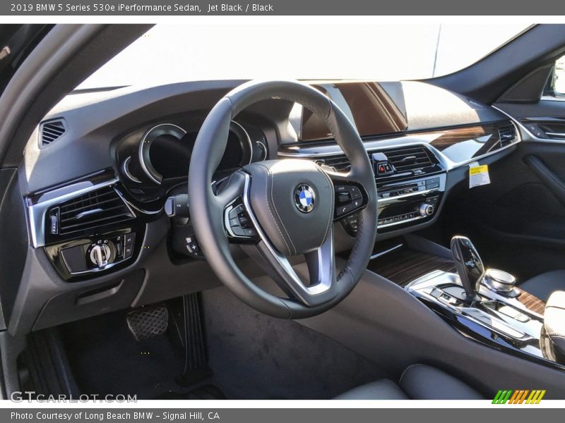 Jet Black / Black 2019 BMW 5 Series 530e iPerformance Sedan