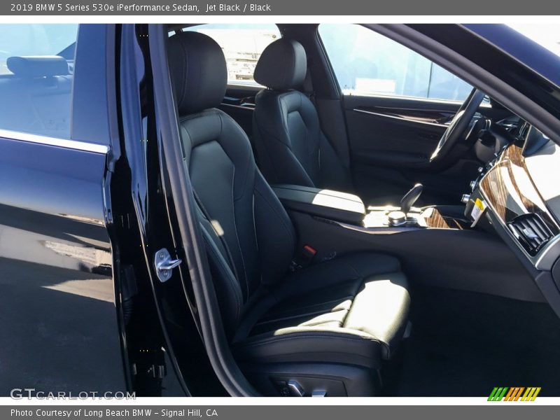 Jet Black / Black 2019 BMW 5 Series 530e iPerformance Sedan