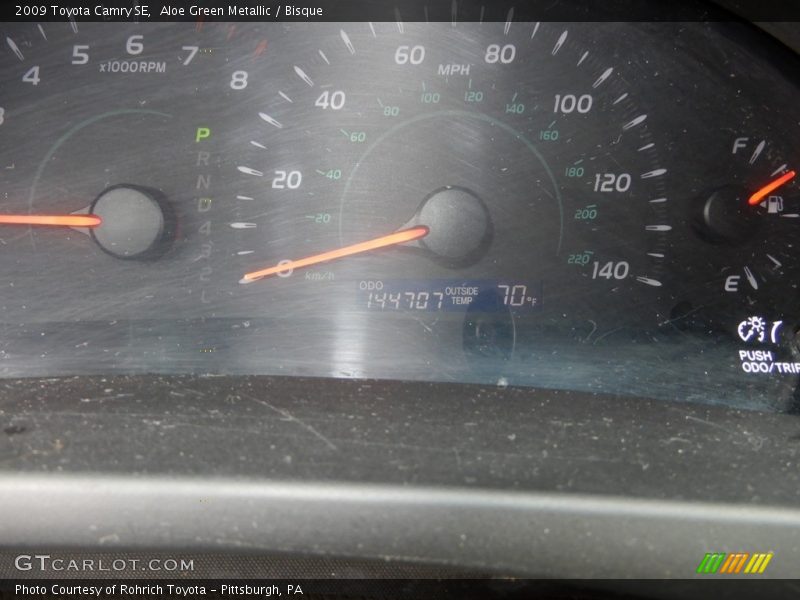 Aloe Green Metallic / Bisque 2009 Toyota Camry SE