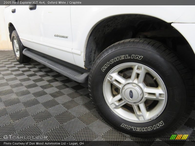 Oxford White / Graphite 2005 Ford Explorer XLT 4x4