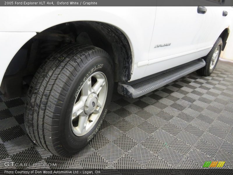 Oxford White / Graphite 2005 Ford Explorer XLT 4x4
