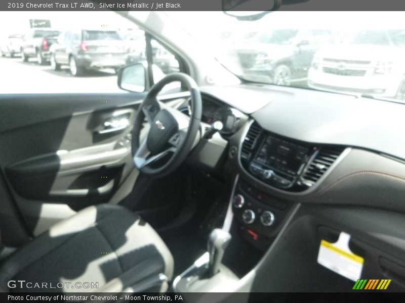 Silver Ice Metallic / Jet Black 2019 Chevrolet Trax LT AWD