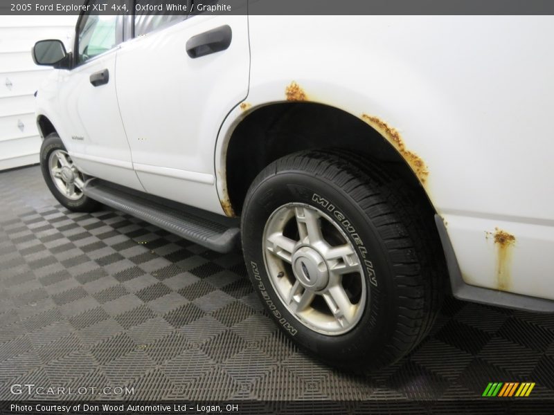 Oxford White / Graphite 2005 Ford Explorer XLT 4x4