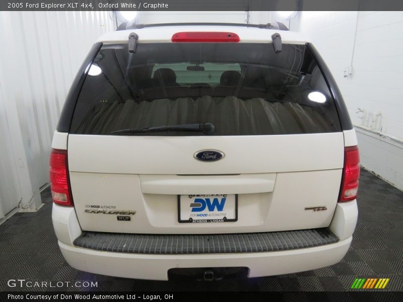 Oxford White / Graphite 2005 Ford Explorer XLT 4x4