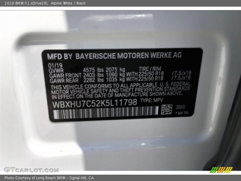 Alpine White / Black 2019 BMW X1 sDrive28i